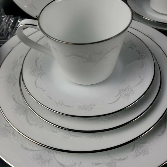 Vintage noritake dishware set - Picture 5 of 10